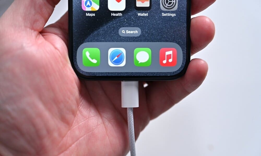 iPhone 15 Pro 256GB cũ hỗ trợ truyền dữ liệu qua cổng USB 3.2